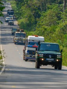 The convoy moved carefully, led by security vehicles ensuring the rhinos’ safety.